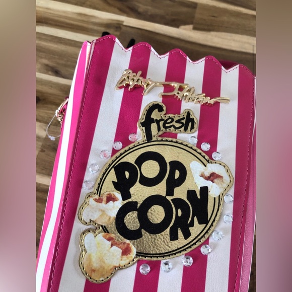 Last sample/Betsey Johnson Butter Me Up Popcorn Bucket Crossbody bag purse NWOT - Picture 7 of 9